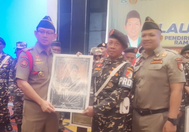 
					Suyono, Banser Senior Kencong Terima Penghargaan Tingkat Provinsi